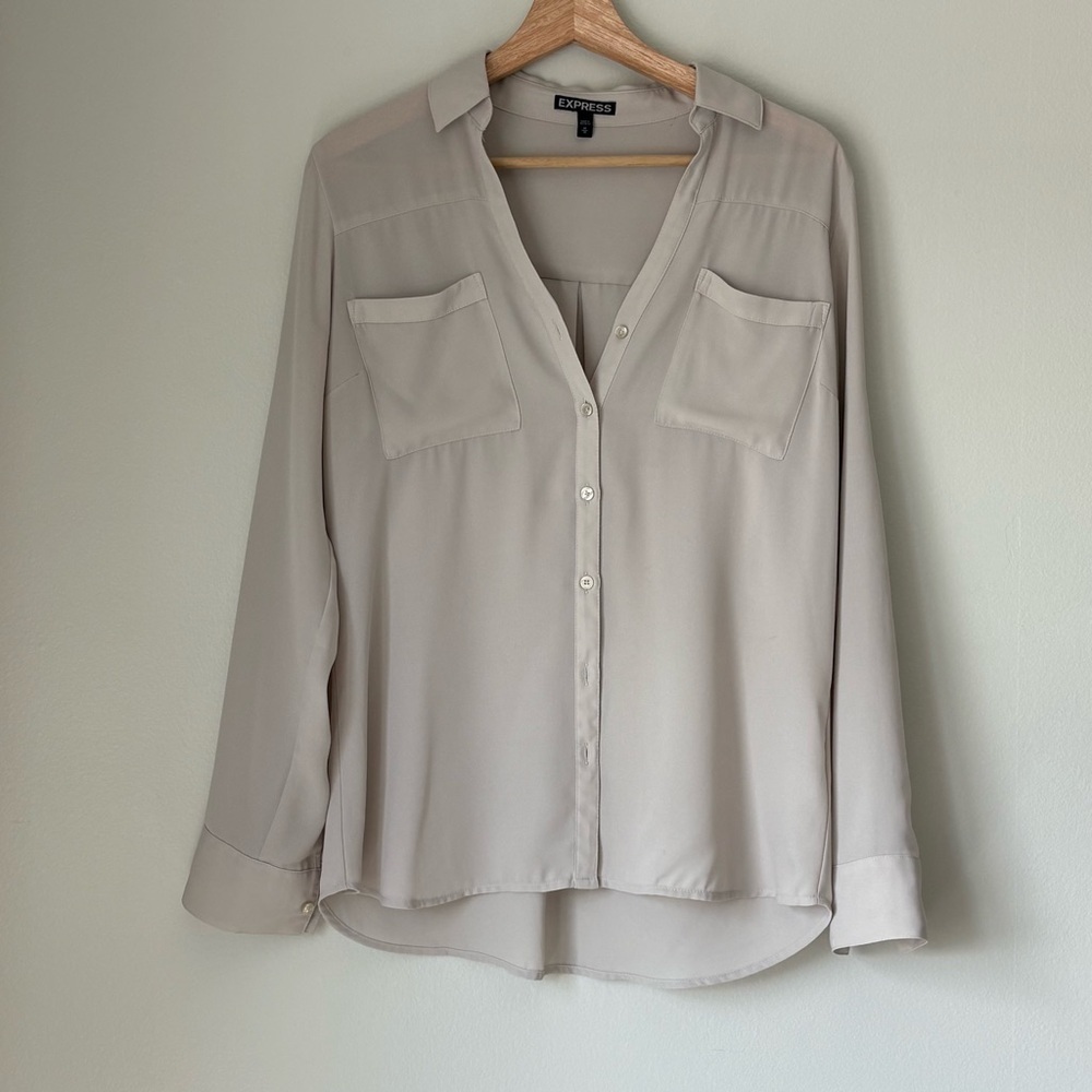 Light Grey Express Blouse with Button-up Front and Side Pockets